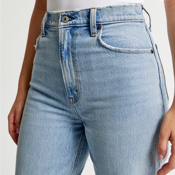 Abercrombie & Fitch Curve Love Ultra High Rise 90s Straight Jean Size 32… - Picture 2 of 9